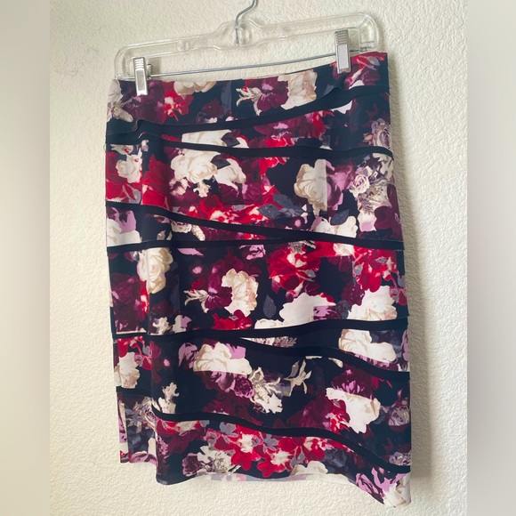 White House Black Market Dresses & Skirts - Multicolor Floral Tiered Lined Side Zip Pencil Skirt Size 6 / Small